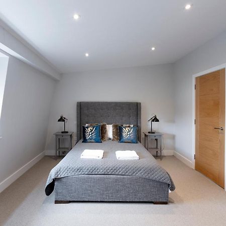 Immaculate Central Windsor Town House With Parking Luaran gambar