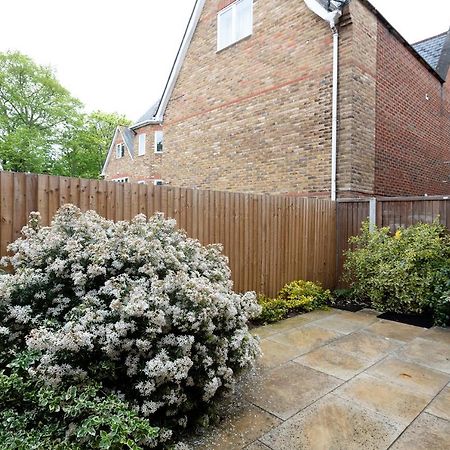 Immaculate Central Windsor Town House With Parking Luaran gambar