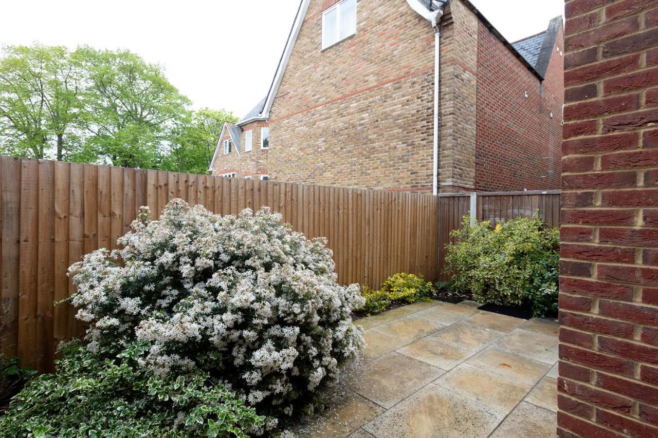 Immaculate Central Windsor Town House With Parking Luaran gambar