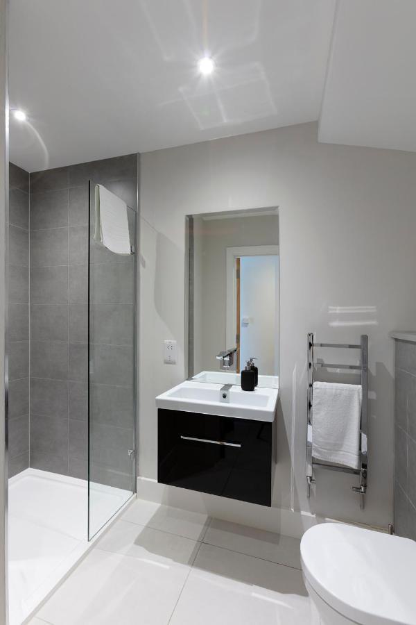 Immaculate Central Windsor Town House With Parking Luaran gambar