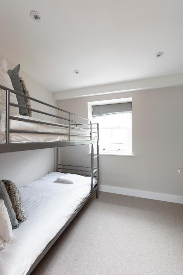 Immaculate Central Windsor Town House With Parking Luaran gambar