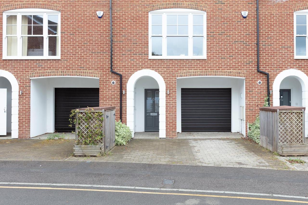 Immaculate Central Windsor Town House With Parking Luaran gambar