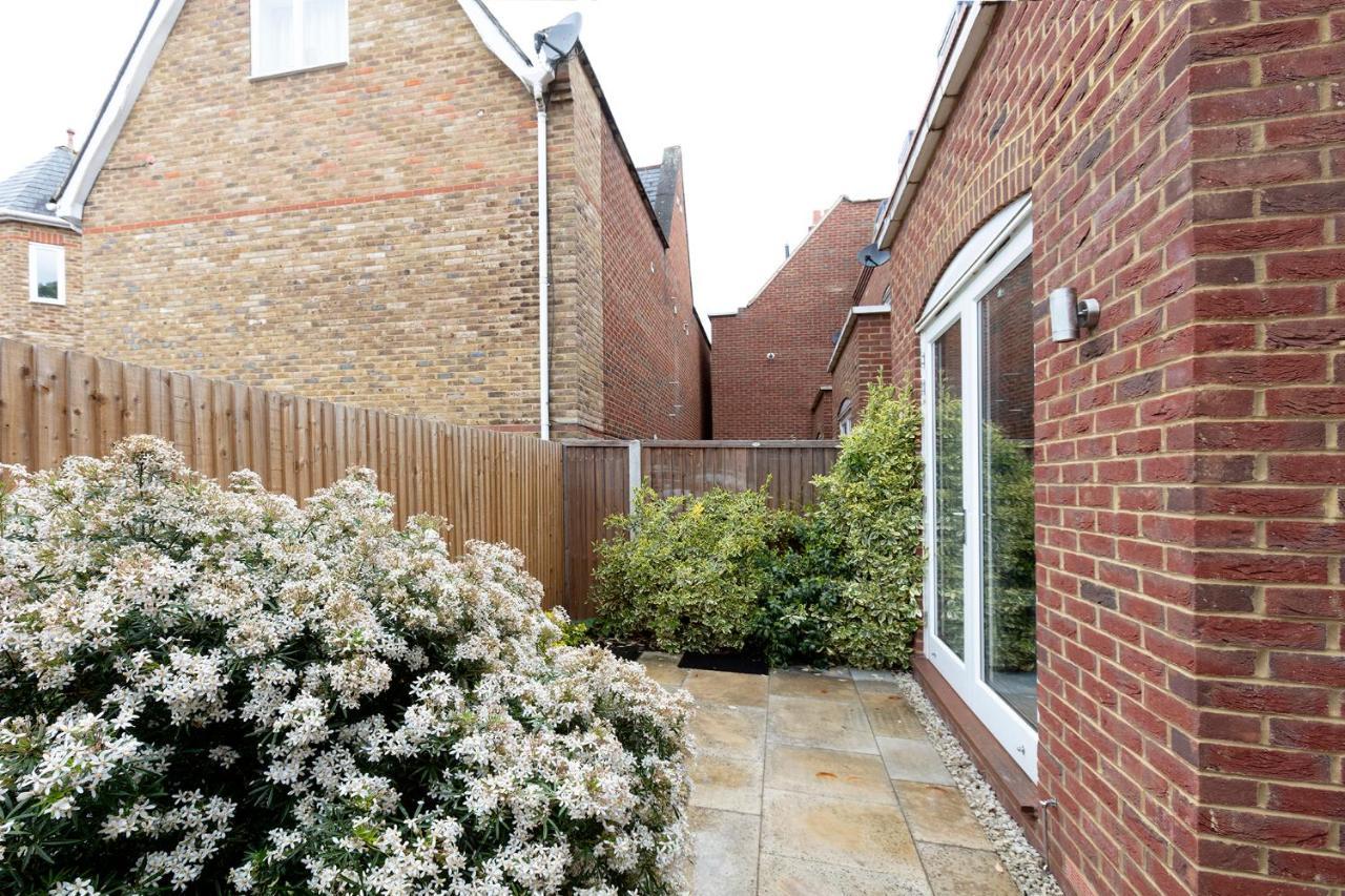 Immaculate Central Windsor Town House With Parking Luaran gambar