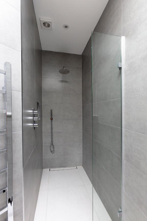 Immaculate Central Windsor Town House With Parking Luaran gambar