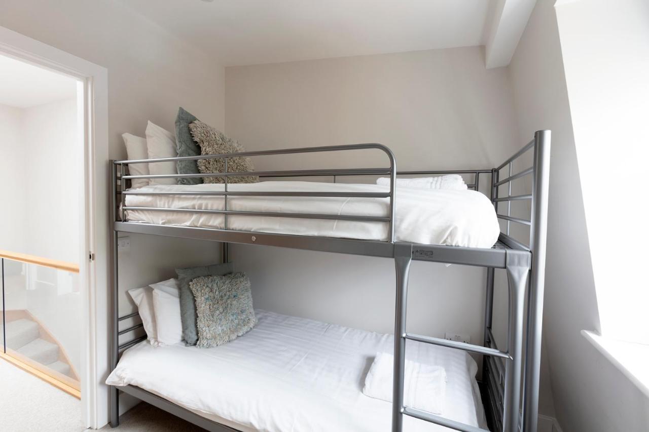 Immaculate Central Windsor Town House With Parking Luaran gambar