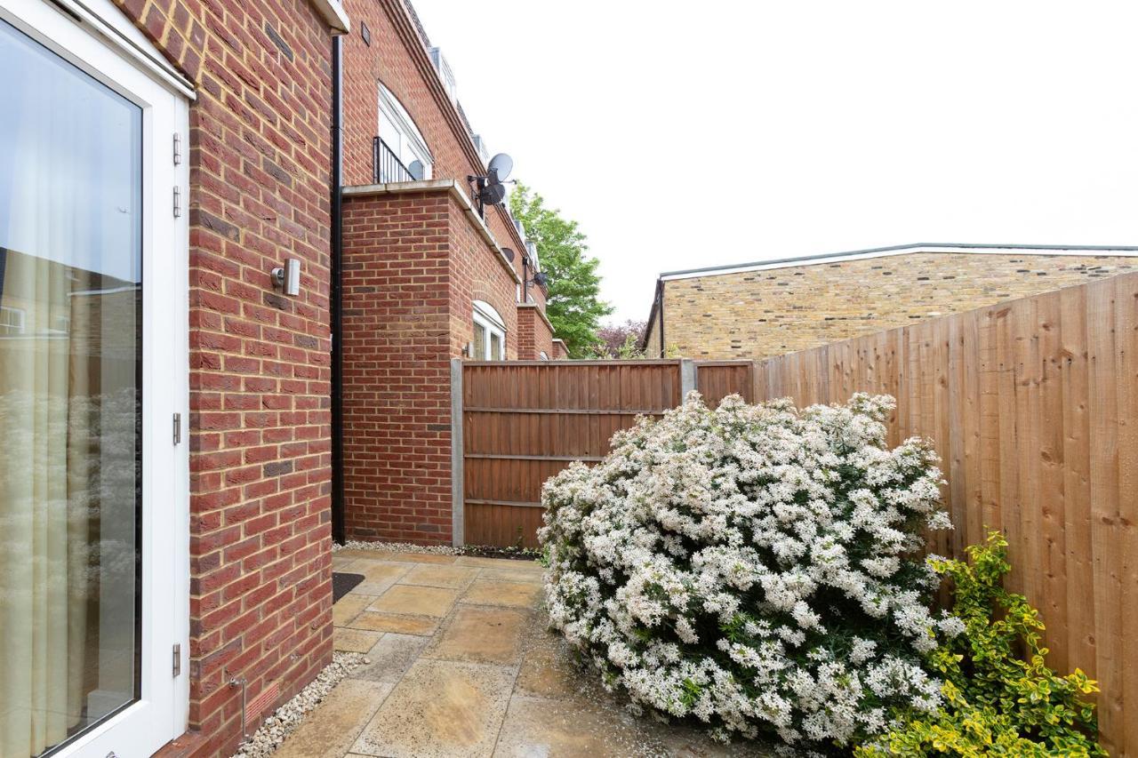 Immaculate Central Windsor Town House With Parking Luaran gambar