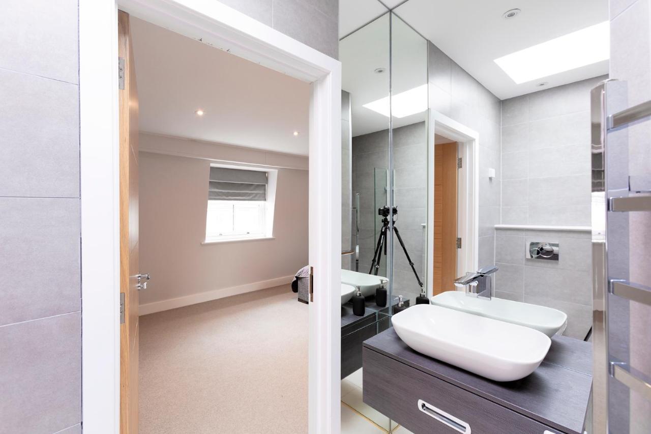 Immaculate Central Windsor Town House With Parking Luaran gambar
