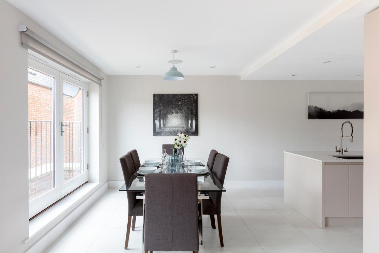 Immaculate Central Windsor Town House With Parking Luaran gambar