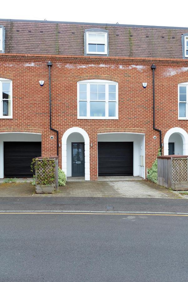 Immaculate Central Windsor Town House With Parking Luaran gambar